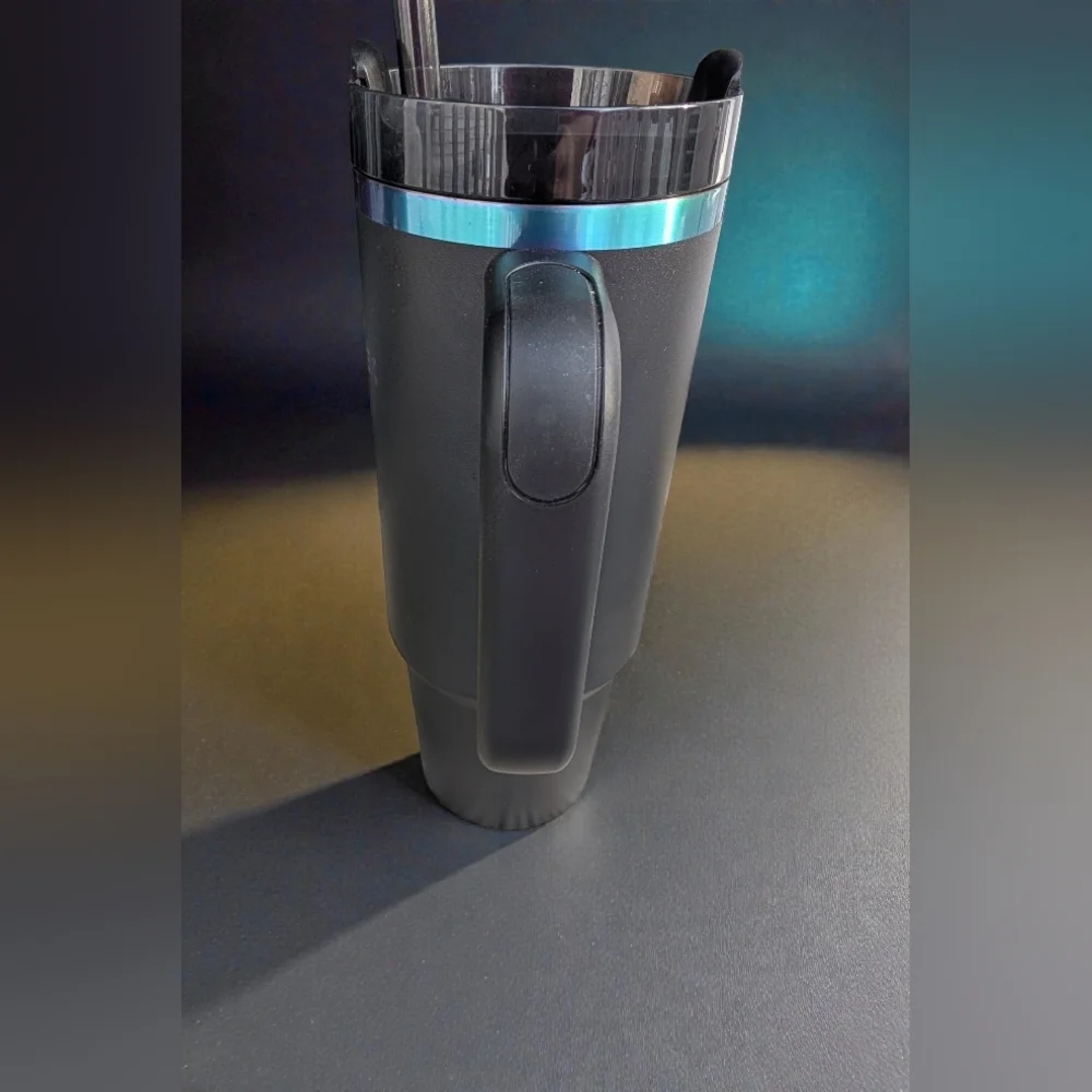Stanley Black Chroma RARE Quencher H2.0 FlowState Tumbler - 30 oz - Picture 3 of 8